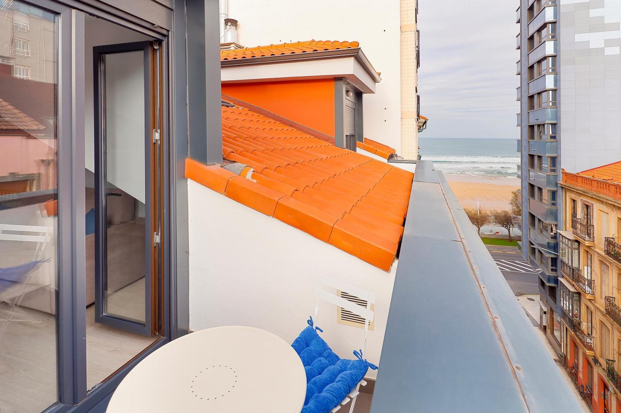 Atico Con Terraza En Playa De San Lorenzo Gijon Bagian luar foto